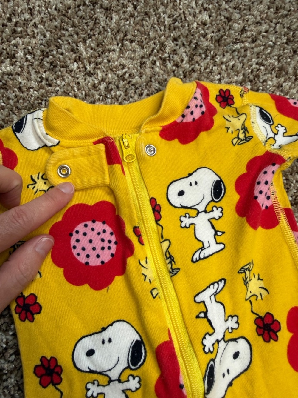 Hanna Andersson Yellow Snoopy & Woodstock Short-Sleeve Footie with Red Flowers - Picture 4 of 4